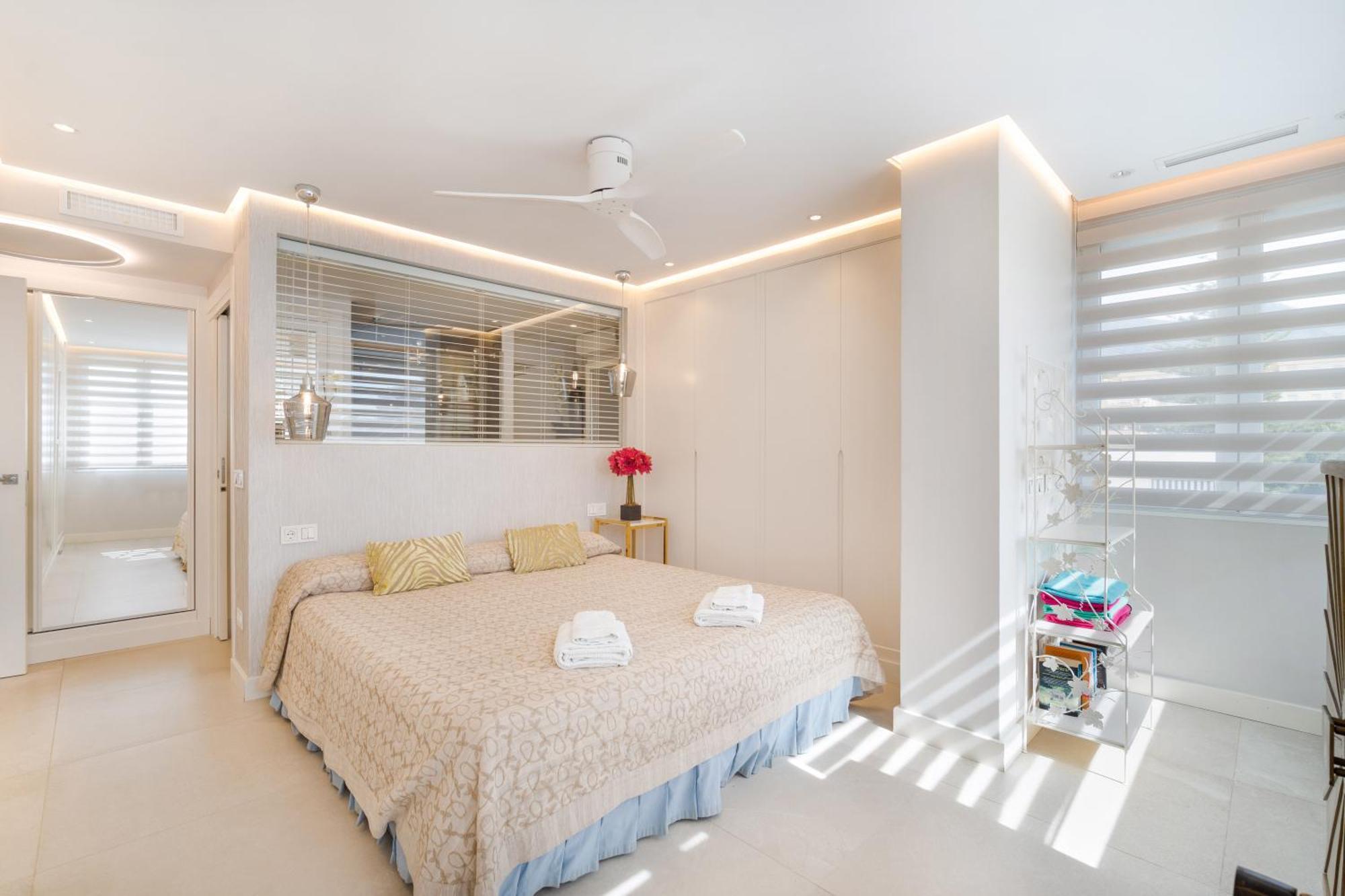 Elegant Beachside Apartament *